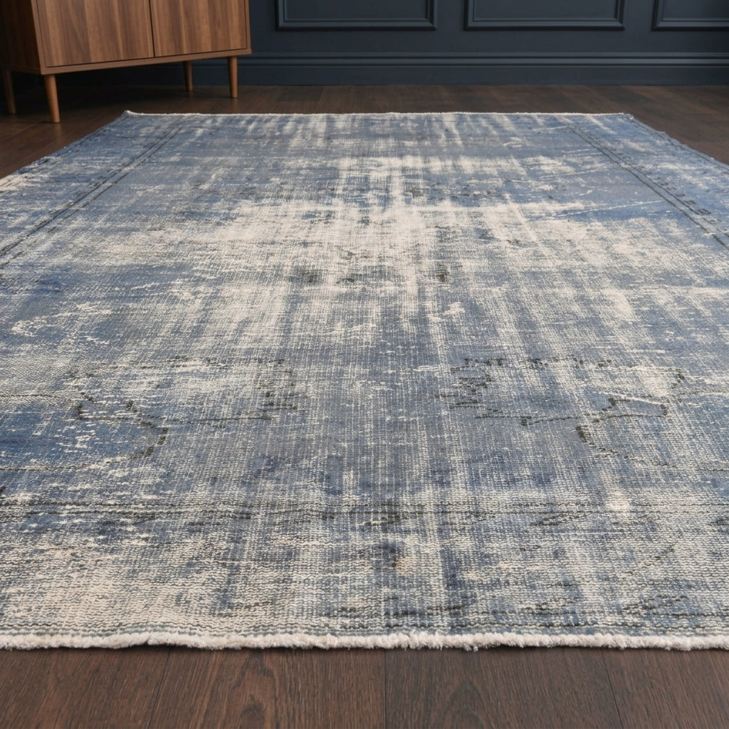 Solid pattern on the Mercan distressed vintage area rug – handmade in Anatolia, Turkey