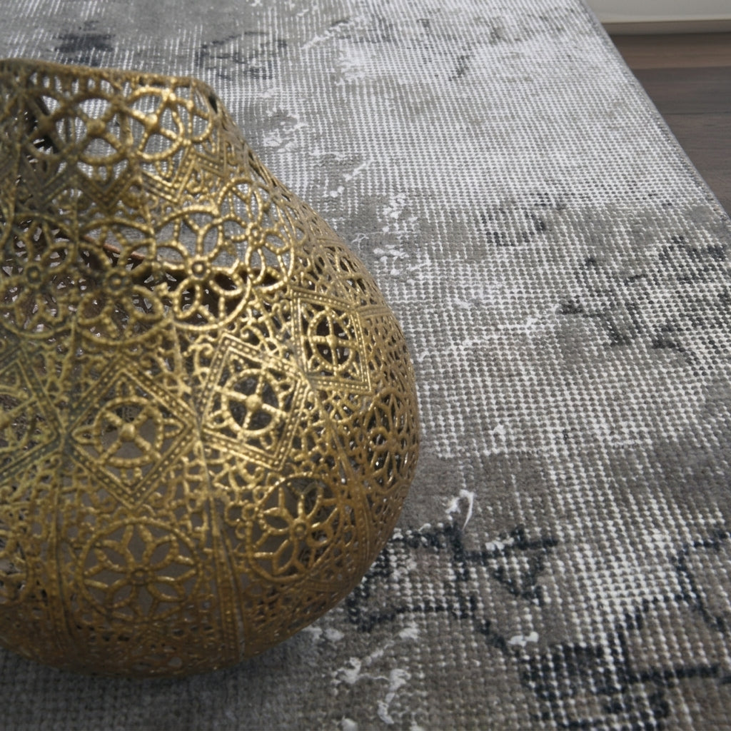 Oriental pattern on the Silasel distressed vintage runner rug – handmade in Anatolia, Turkey