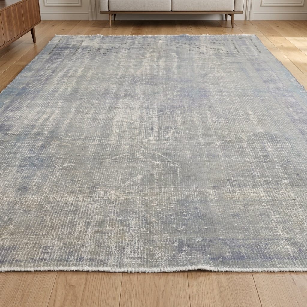 Oriental pattern on the Myrtokleia distressed vintage area rug – handmade in Anatolia, Turkey