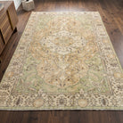 Oriental pattern on the Nephenesia 6x9 feets vintage area rug – handmade in Anatolia, Turkey