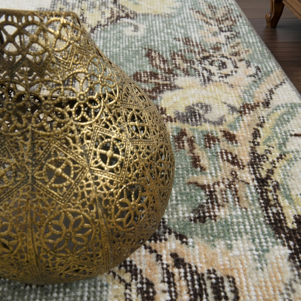 Floral pattern on the Tamar vintage runner rug – handmade in Anatolia, Turkey