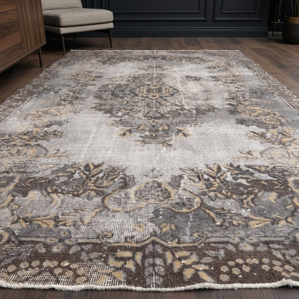 Oriental pattern on the Charitopetra distressed vintage area rug – handmade in Anatolia, Turkey