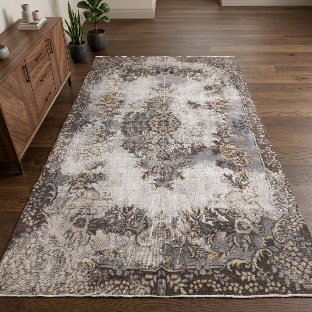 Oriental pattern on the Charitopetra distressed vintage area rug – handmade in Anatolia, Turkey