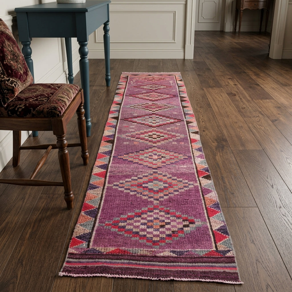 Tribal pattern on the Chrysochoria vintage runner rug – handmade in Anatolia, Turkey