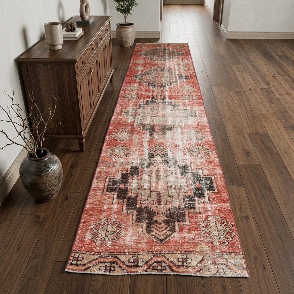 Tribal pattern on the Eleuthemeda vintage runner rug – handmade in Anatolia, Turkey