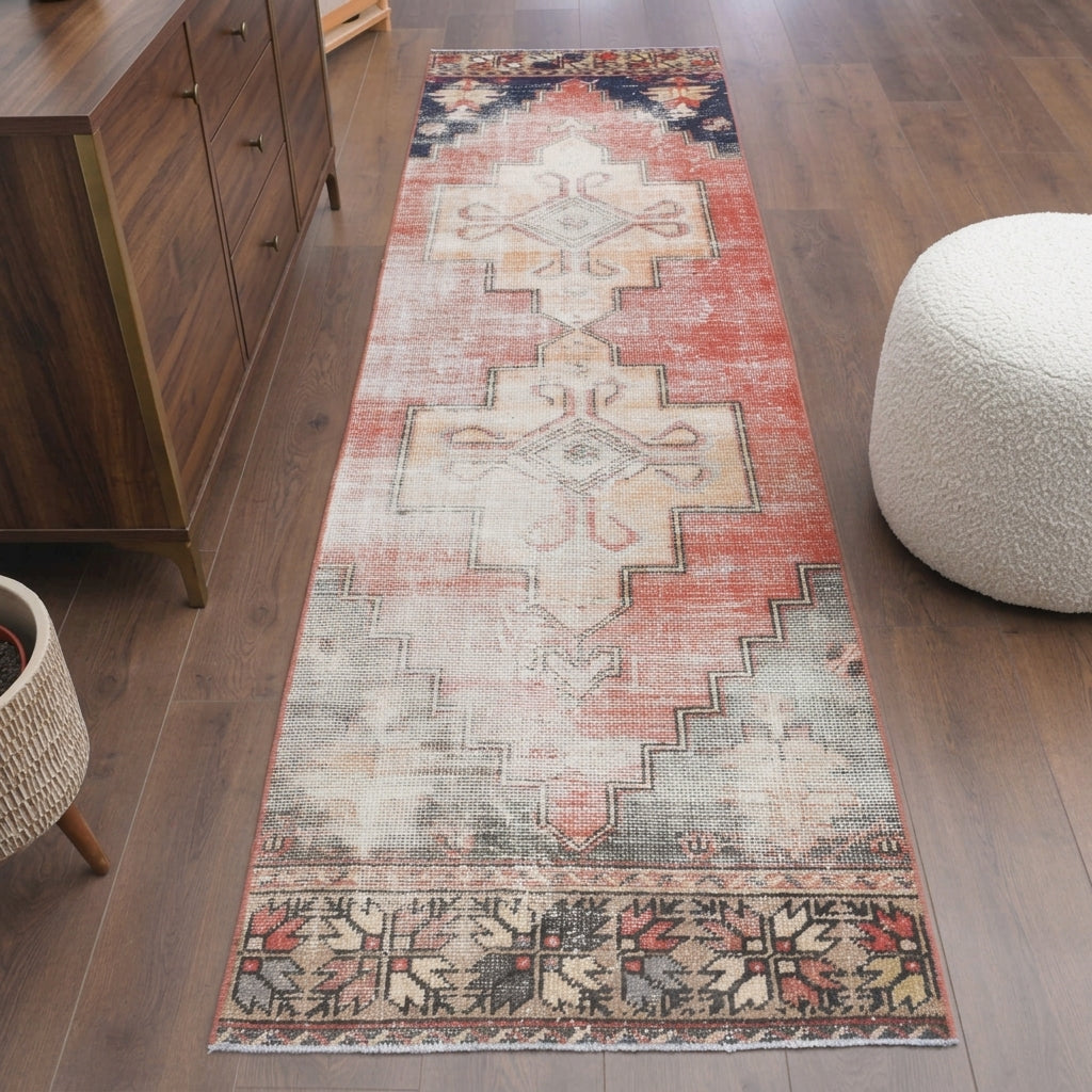 Oriental pattern on the Eylul distressed vintage runner rug – handmade in Anatolia, Turkey