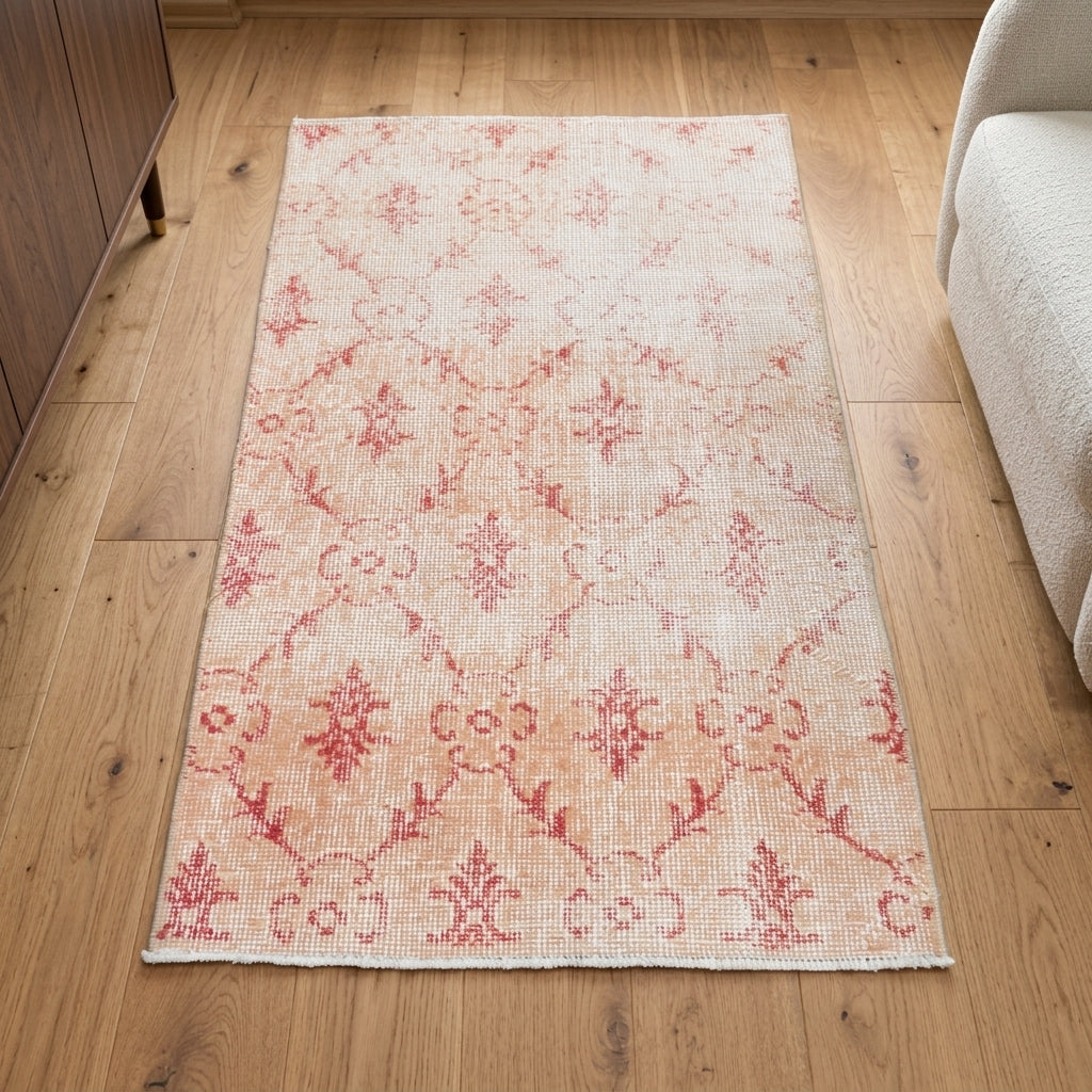 Damask pattern on the Melisumut vintage rug mat – handmade in Anatolia, Turkey