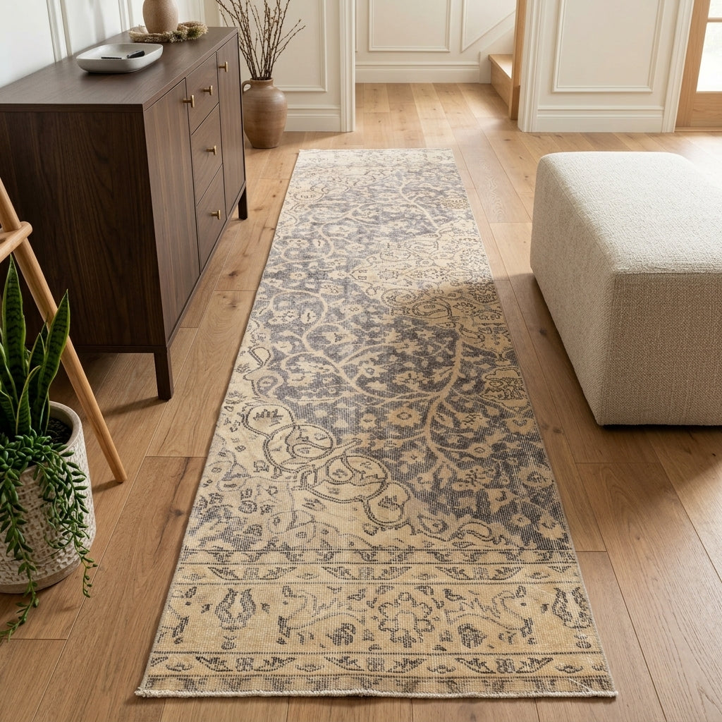 Oriental pattern on the Goncanaz vintage runner rug – handmade in Anatolia, Turkey