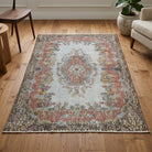 Oriental pattern on the Hurremruh vintage area rug – handmade in Anatolia, Turkey