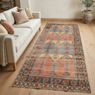Oriental pattern on the Nihanpare vintage runner rug – handmade in Anatolia, Turkey