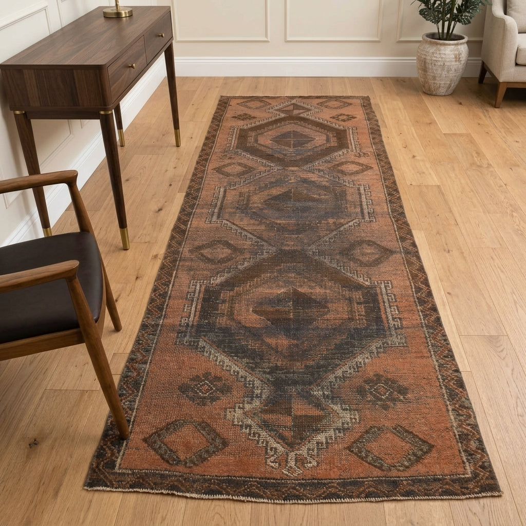 Tribal pattern on the Fundater vintage runner rug – handmade in Anatolia, Turkey
