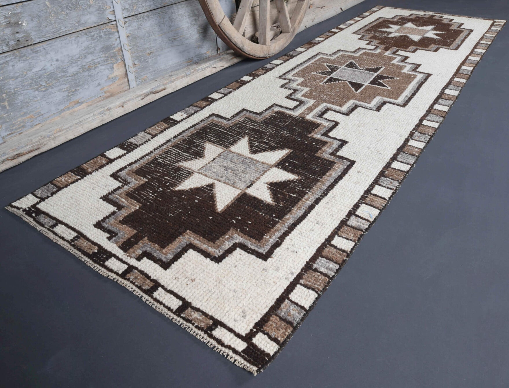 Zuhrehayat – vintage geometric runner for living room or hallway, 3'2" x 10'7" (97x323 cm)