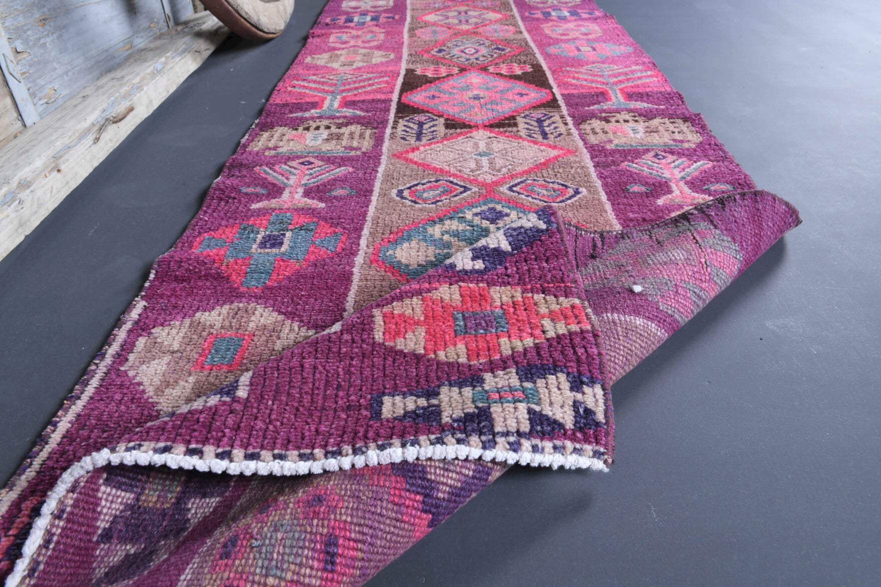 Stenopetra – vintage oriental runner for living room or hallway, 2'7" x 11'3" (79x342 cm)