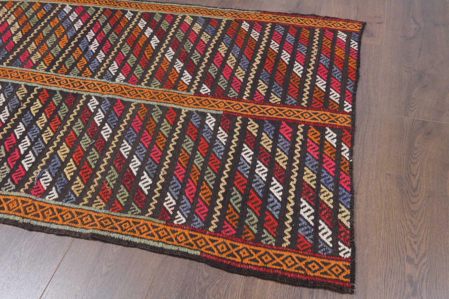 Handwoven flatweave wool kilim from Anatolia, Turkey – 3x4 Vintage Small Kilim Rug 2'9" x 4'3"