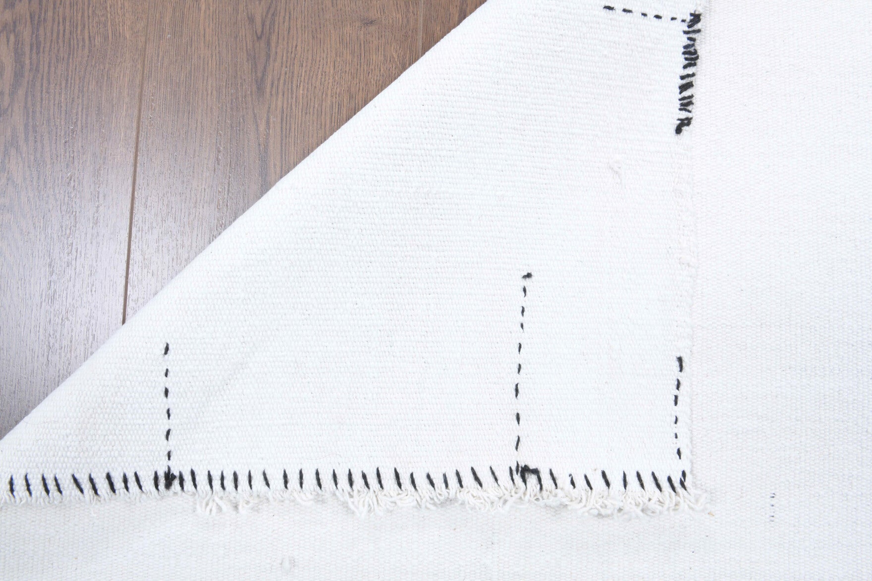 Cerenruh kilim: 1960s handwoven flatweave Anatolian kilim with solid motifs