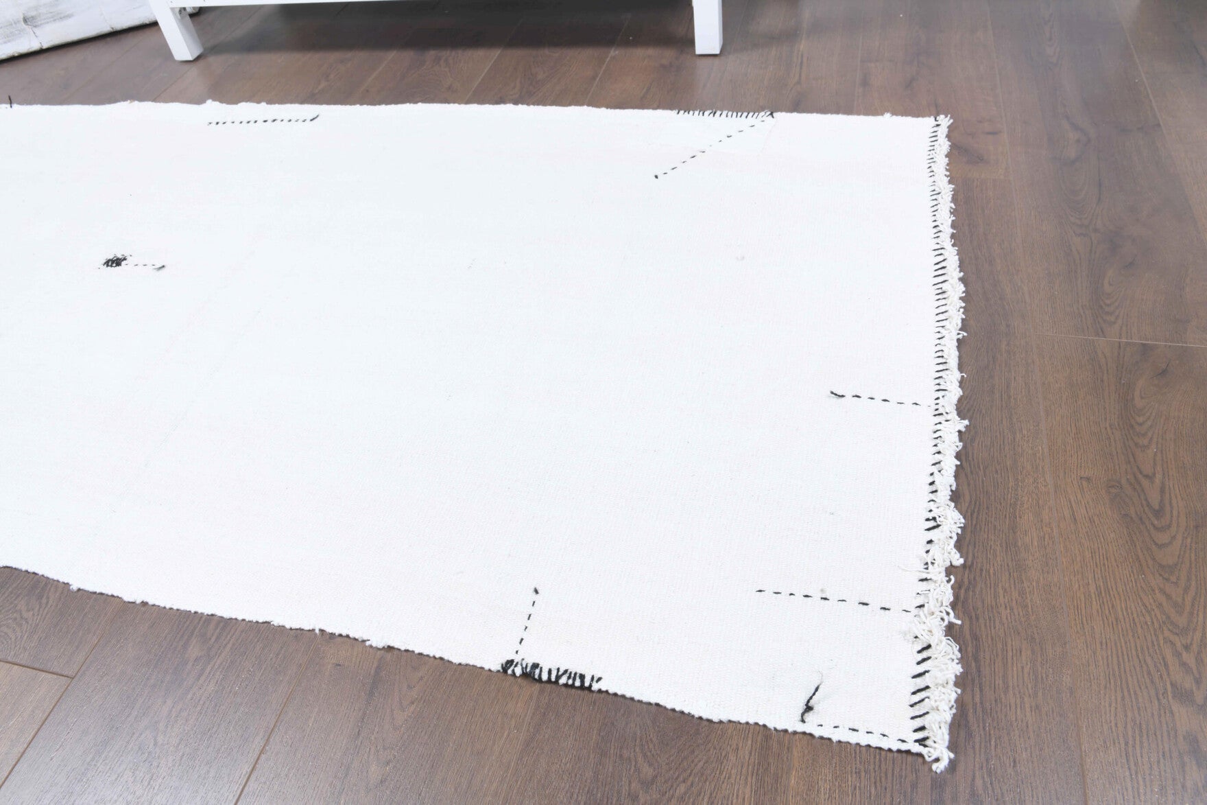 Authentic Anatolian vintage kilim rug (1960s) with solid design – one-of-a-kind at Fame Rugs
