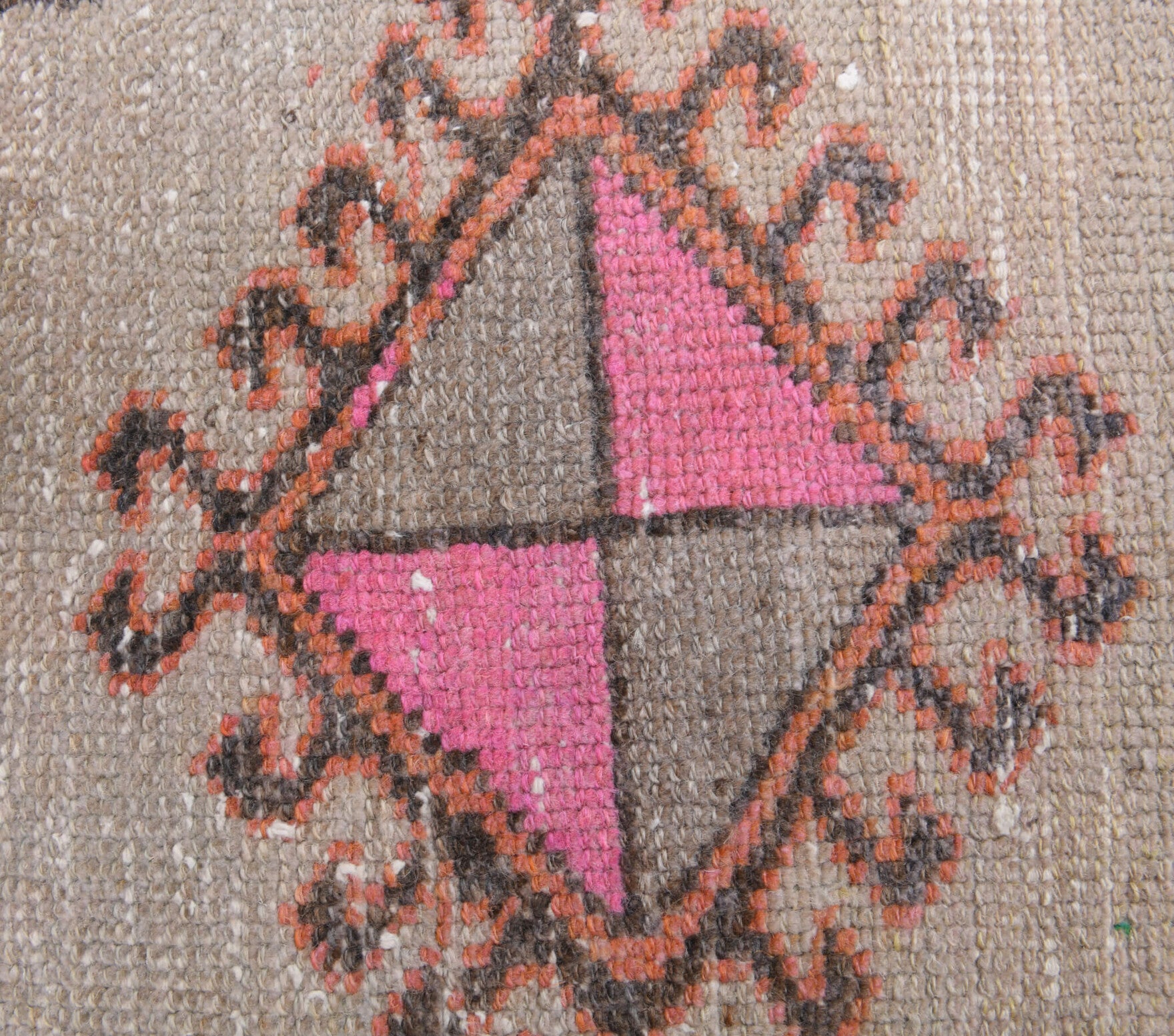 Handmade wool rug from Anatolia, Turkey – 3x6 Handmade Vintage Oushak Area Rug 2'7" x 6'2"