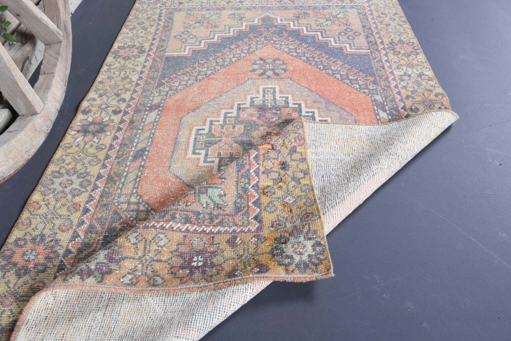 103x175 cm vintage Anatolian area rug – Cerenbike, low pile, wool