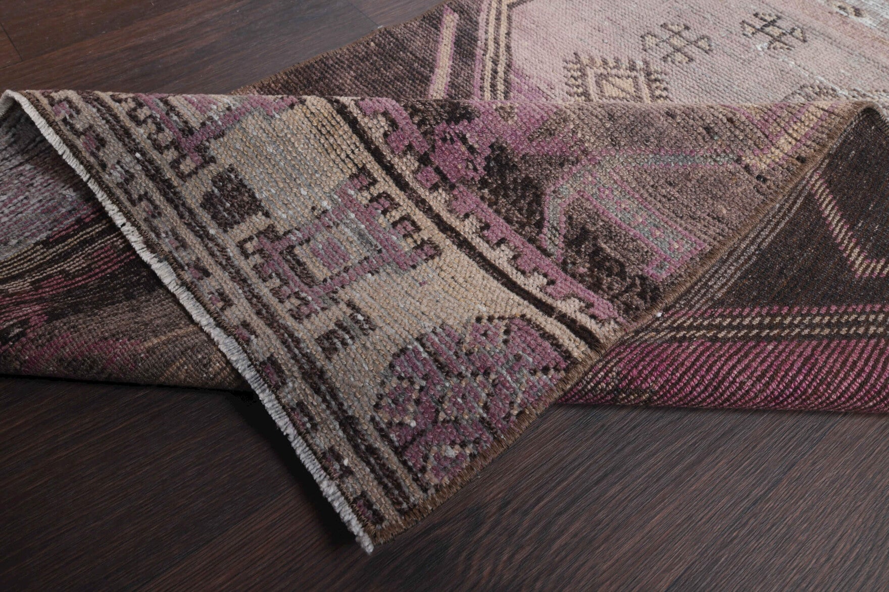 Authentic Anatolian vintage runner rug (1970s) with oriental design – one-of-a-kind at Fame Rugs