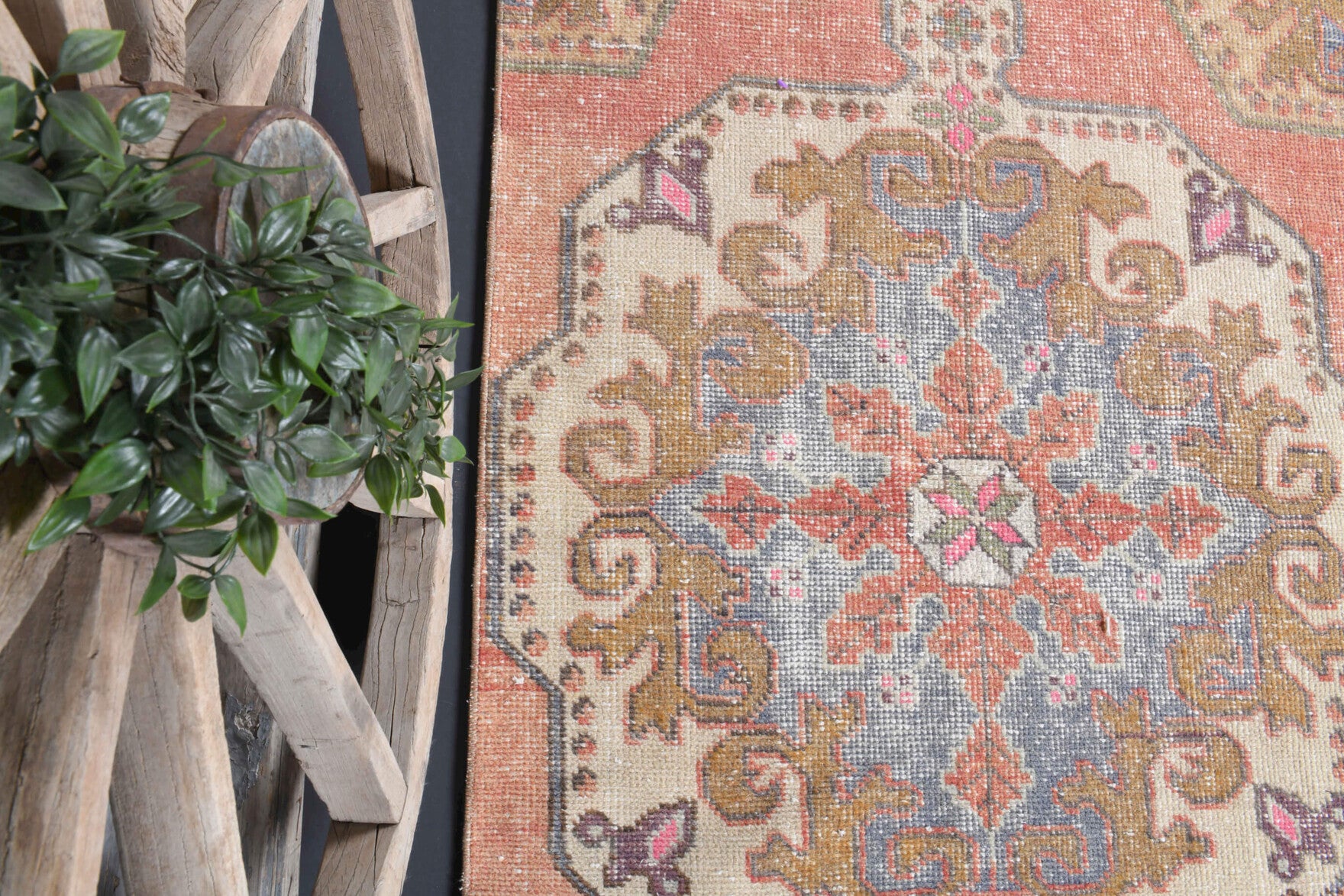 Canyar rug: 1970s handmade Anatolian rug with oriental motifs and cotton backing