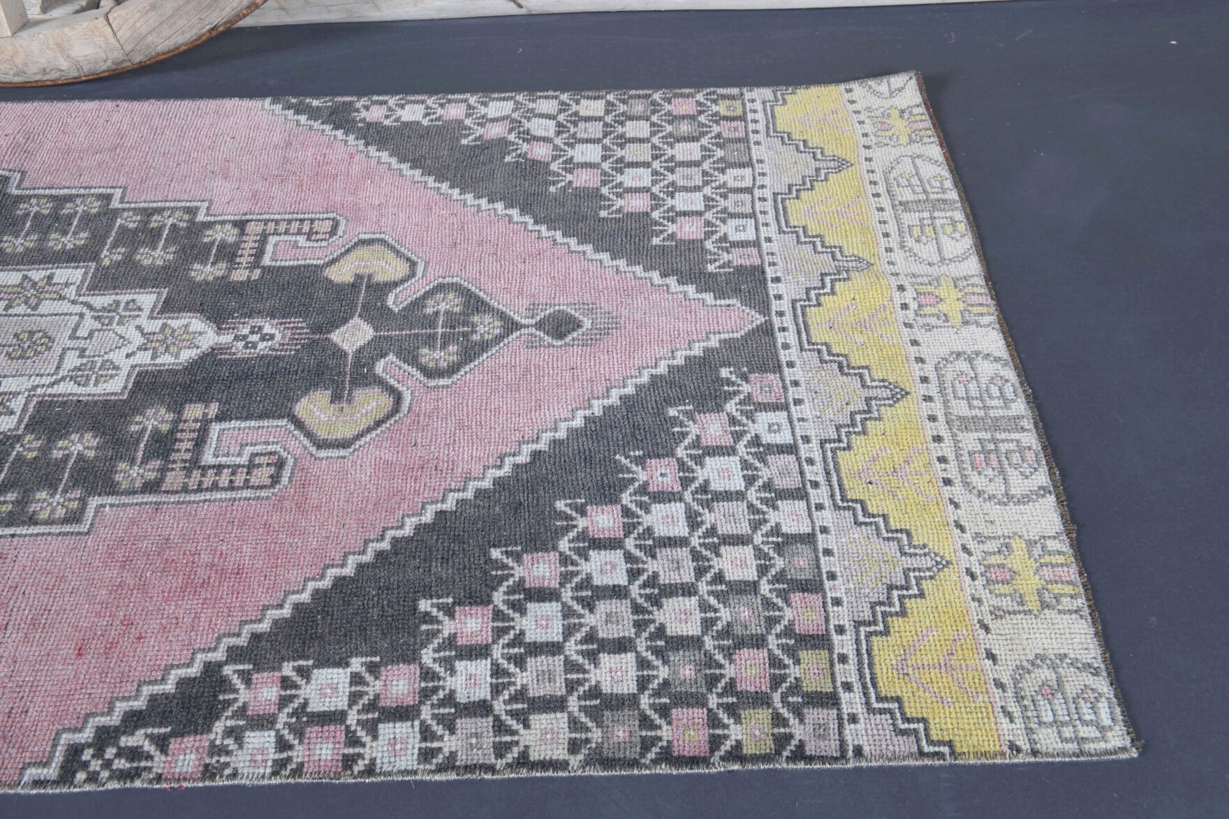Siderorhoe rug: 1970s handmade Anatolian rug with oriental motifs and cotton backing