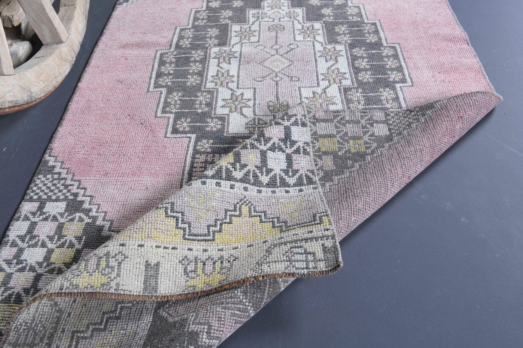 Siderorhoe – vintage oriental rug for living room or bedroom, 3'2" x 7'4" (96x224 cm)