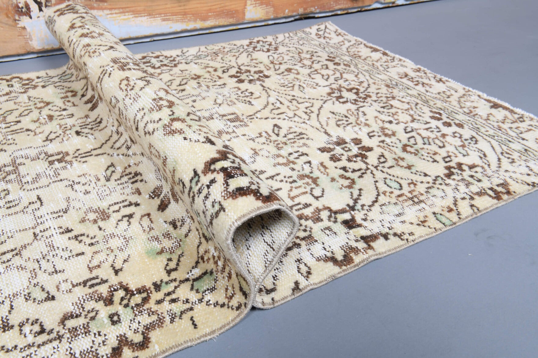 Handmade wool runner from Anatolia, Turkey – Vintage Oushak Runner Rug 2'9" x 8'4"