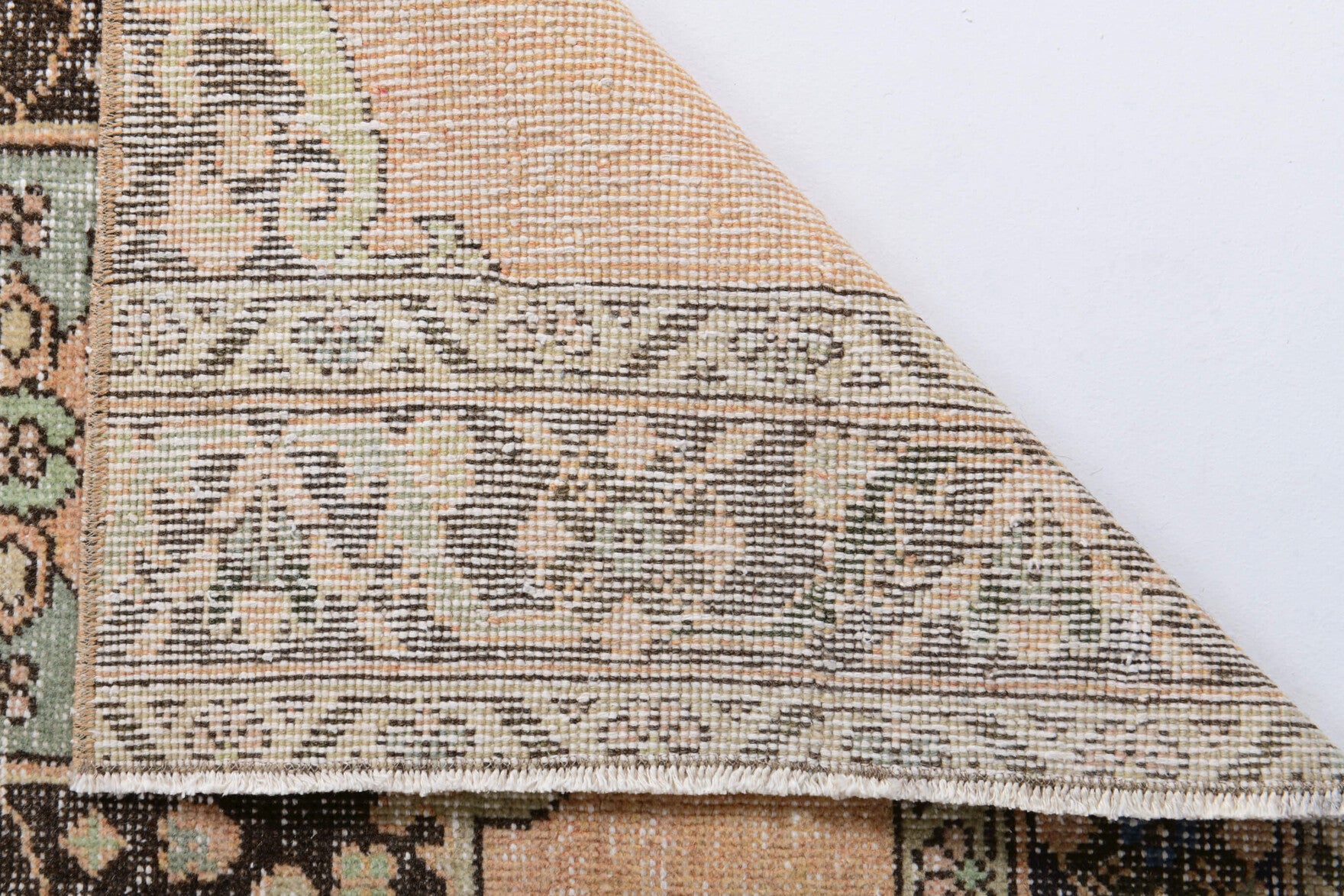 Handmade wool runner from Anatolia, Turkey – Oushak Vintage Runner Rug 2'8" x 9'4"