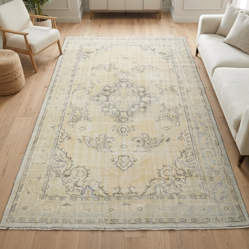Oriental pattern on the Sosiphaessa antique washed vintage area rug – handmade in Anatolia, Turkey