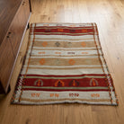 Oriental pattern on the Servpeyker vintage kilim rug – handwoven flatweave in Anatolia, Turkey