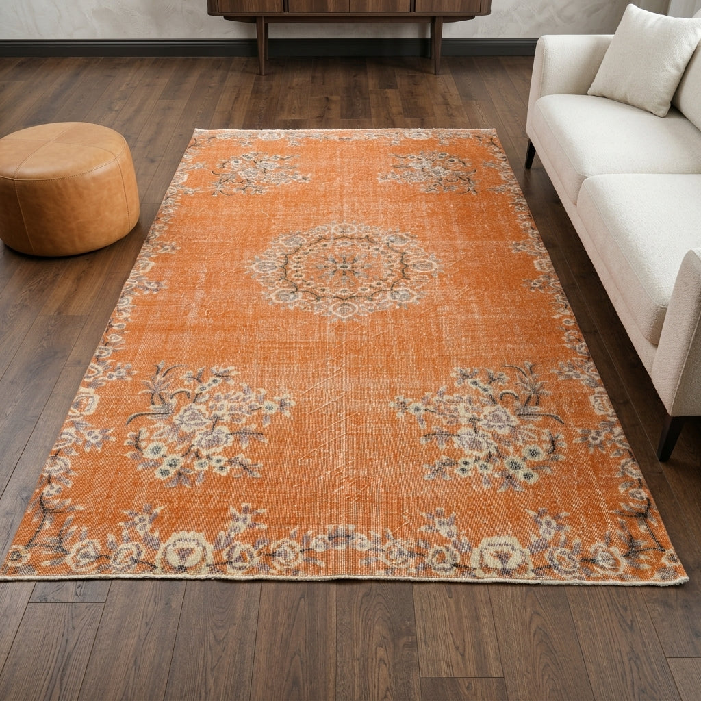 Oriental pattern on the Kehribarnisin vintage area rug – handmade in Anatolia, Turkey
