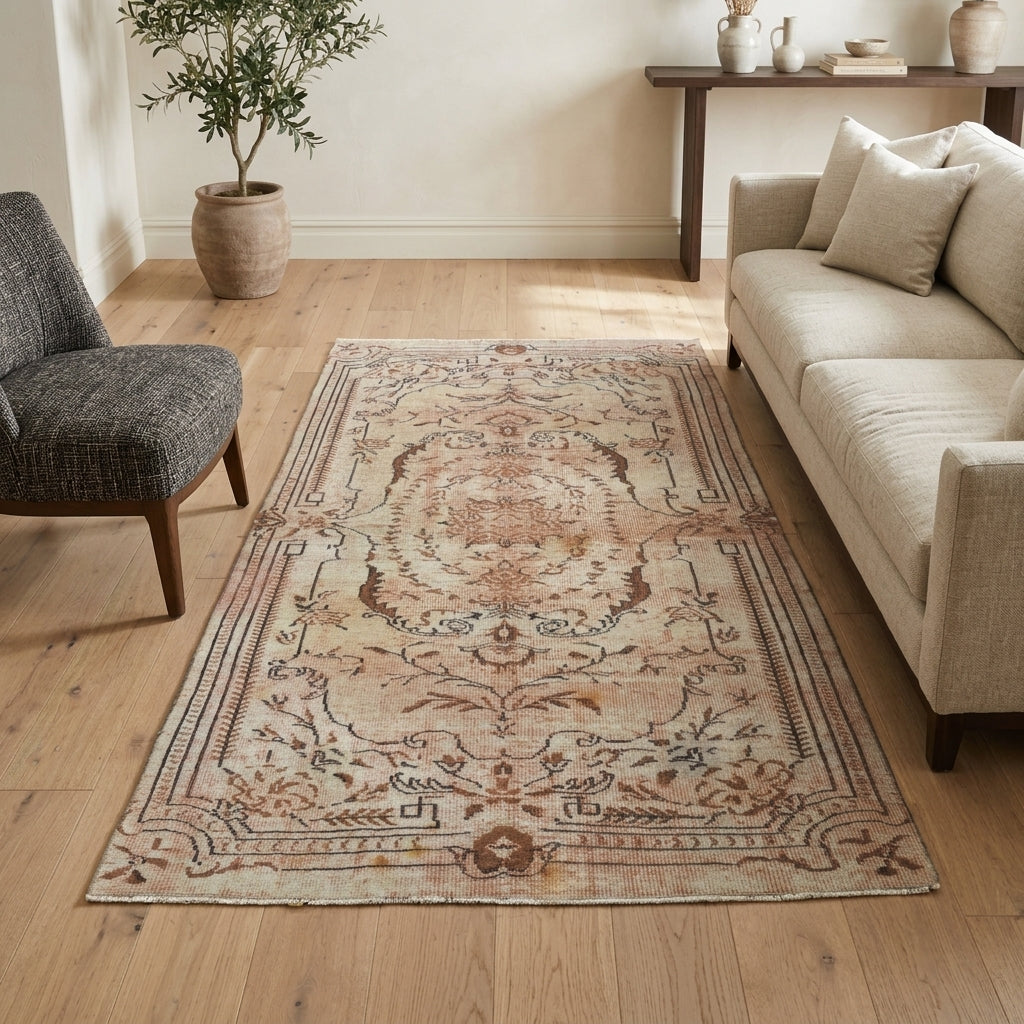 Oriental pattern on the Humasema Tiger vintage area rug – handmade in Anatolia, Turkey