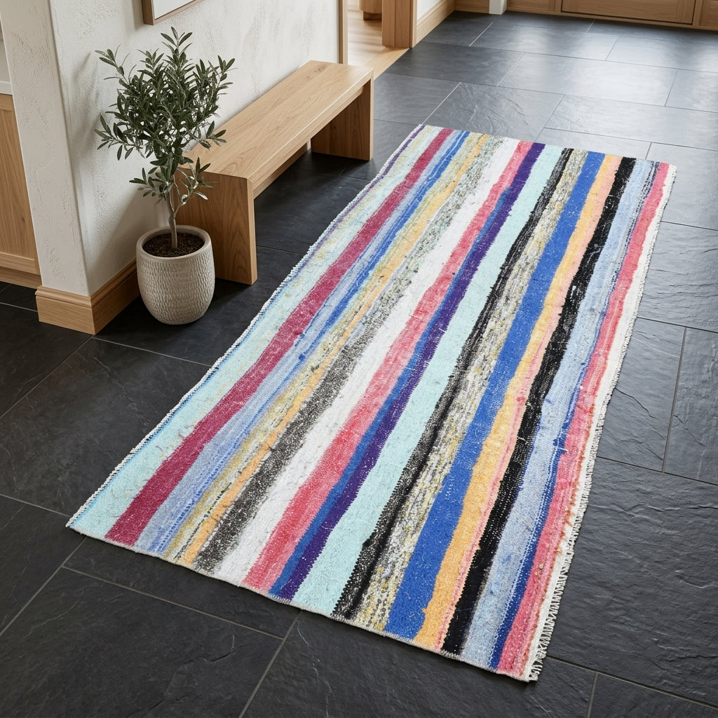 Oriental pattern on the Sunbulenaz vintage kilim rug – handwoven flatweave in Anatolia, Turkey