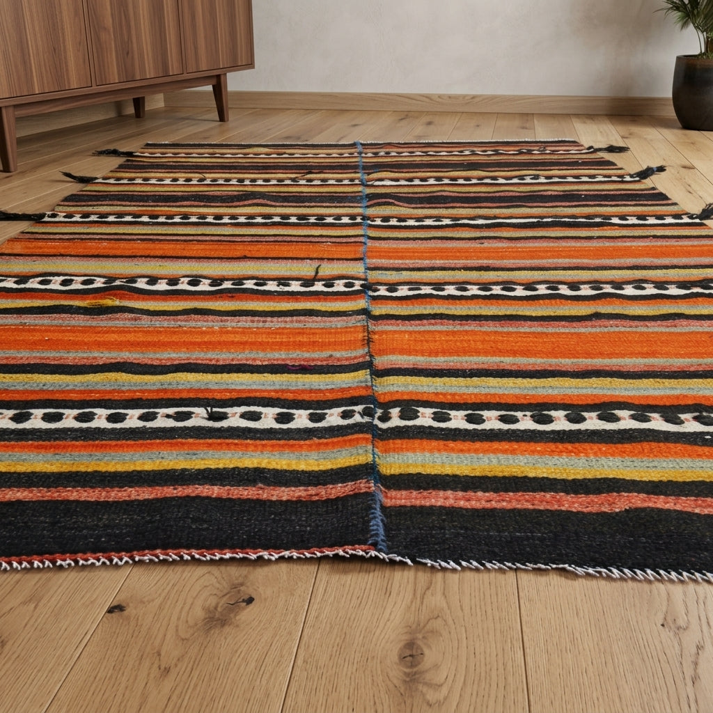 Oriental pattern on the Vefalale vintage kilim rug – handwoven flatweave in Anatolia, Turkey