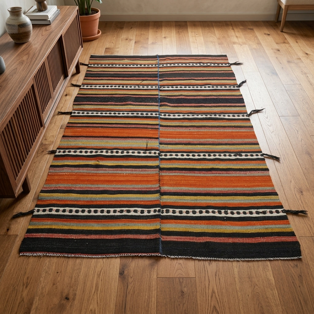 Oriental pattern on the Vefalale vintage kilim rug – handwoven flatweave in Anatolia, Turkey