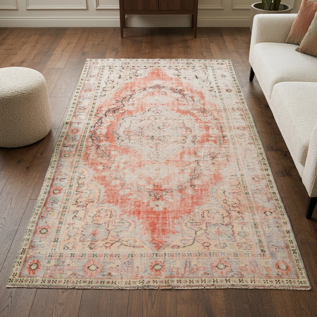Oriental pattern on the Fundanisin 6x10 Feet distressed vintage area rug – handmade in Anatolia, Turkey