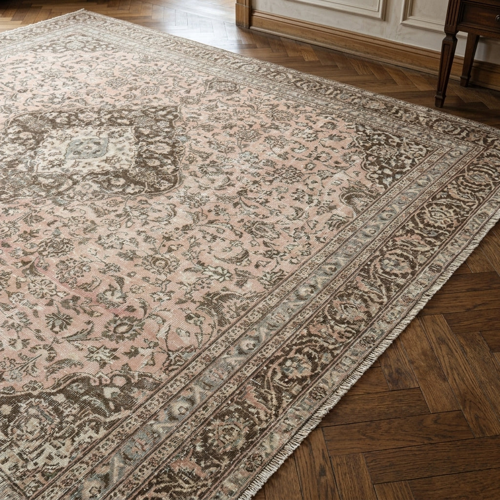 Oriental pattern on the Perge vintage area rug – handmade in Kashan / Iran