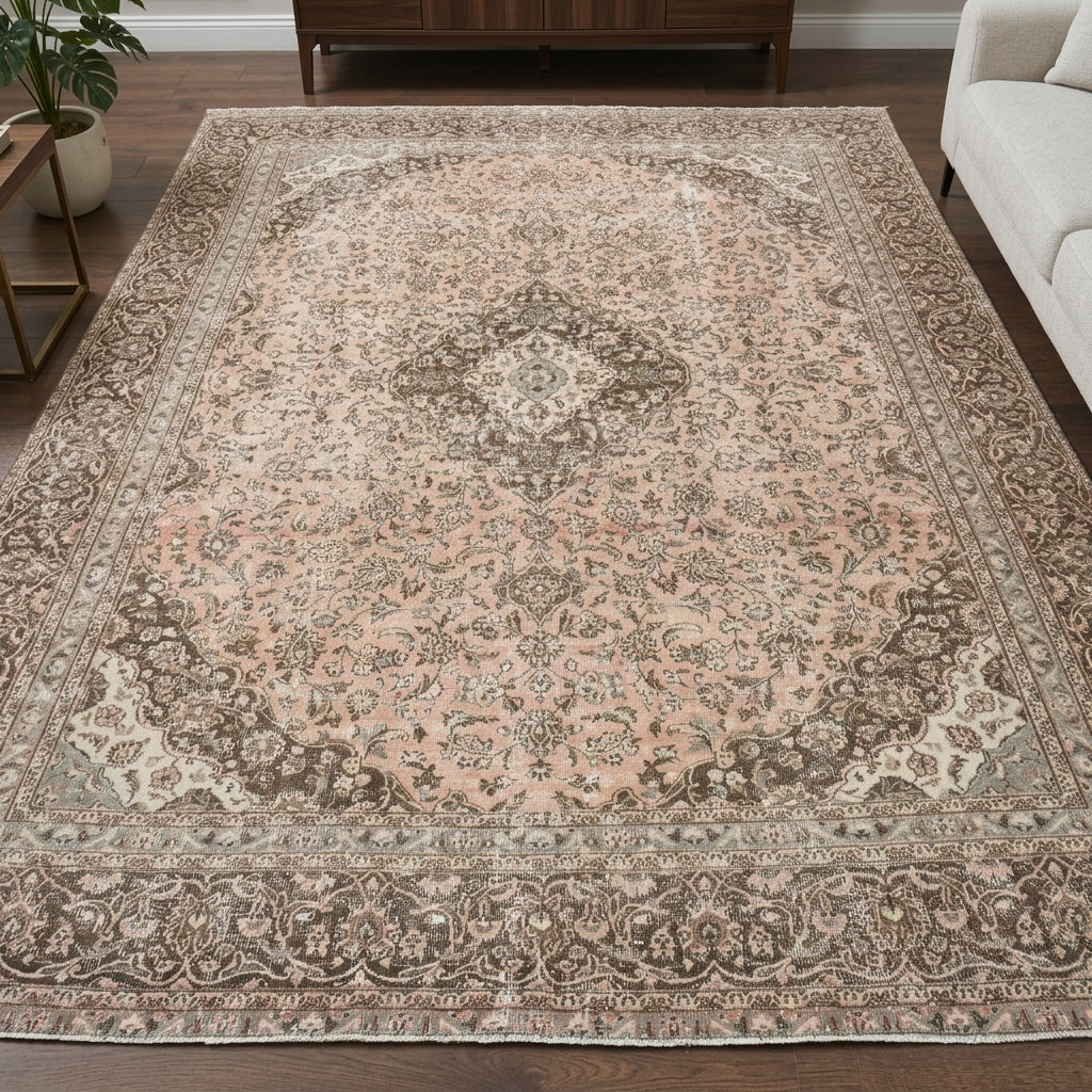 Oriental pattern on the Perge vintage area rug – handmade in Kashan / Iran