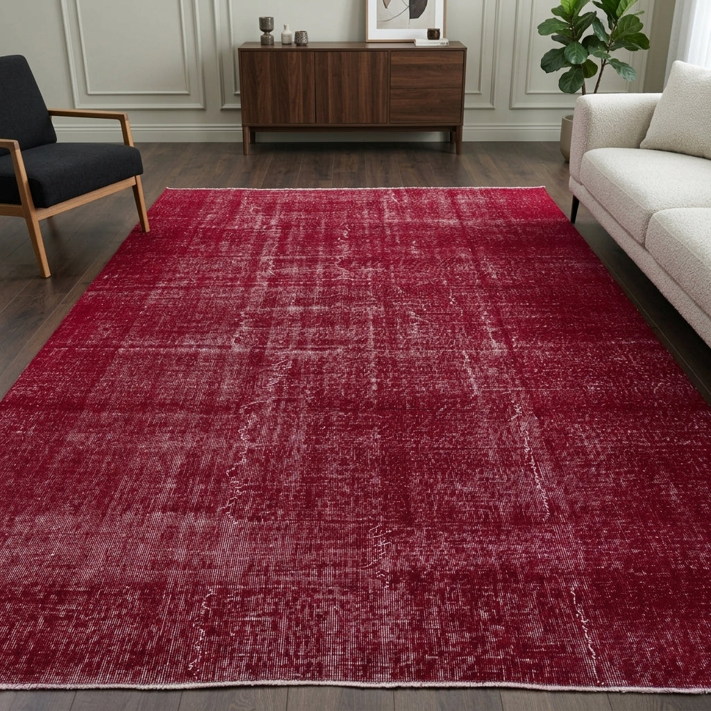 Solid pattern on the Yildizsema Mulberry overdyed vintage area rug – handmade in Anatolia, Turkey