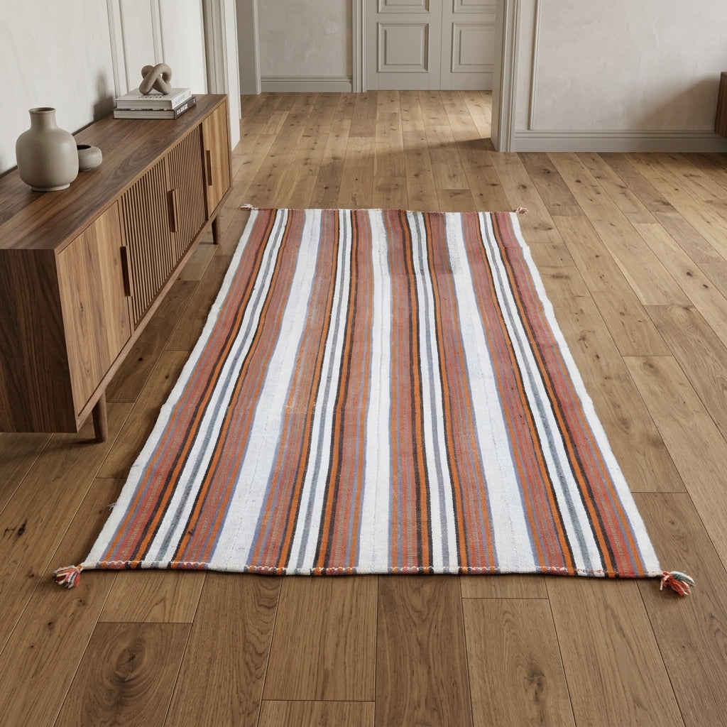 Oriental pattern on the Terpsinassa vintage kilim rug – handwoven flatweave in Anatolia, Turkey
