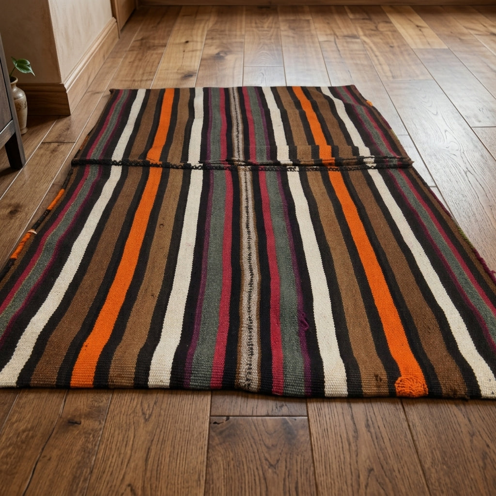 Oriental pattern on the Siderotima vintage kilim rug mat – handwoven flatweave in Anatolia, Turkey
