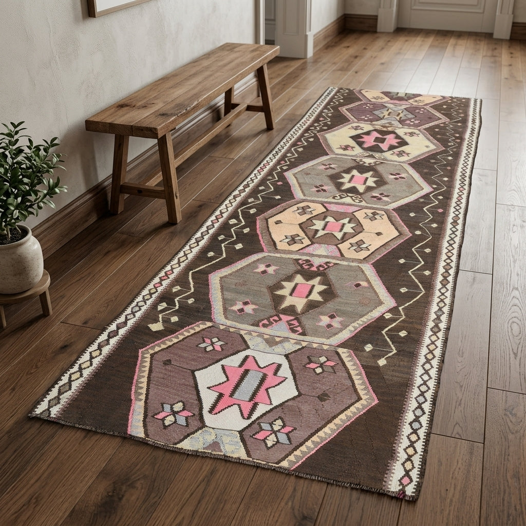 Oriental pattern on the Ruhdil vintage kilim runner rug – handwoven flatweave in Anatolia, Turkey