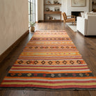 Oriental pattern on the Akyarlar vintage kilim rug – handwoven flatweave in Anatolia, Turkey