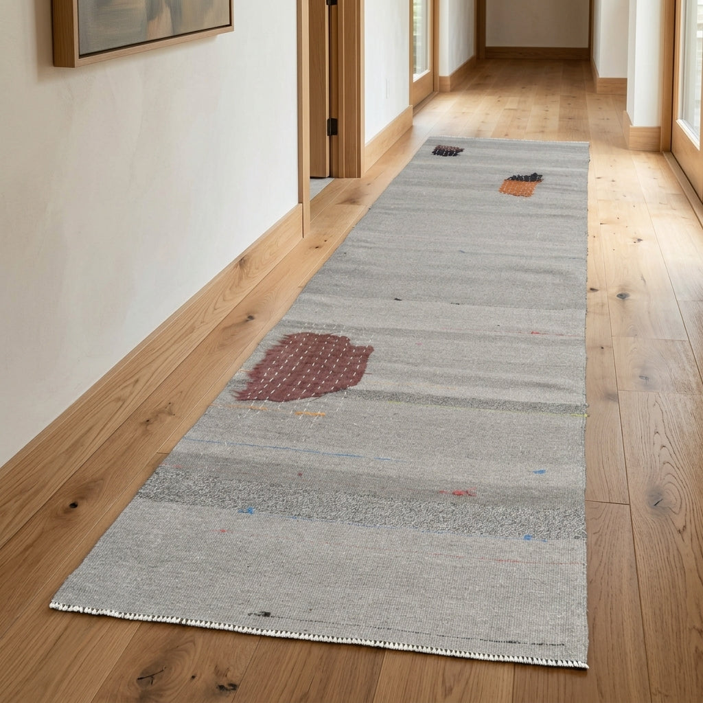 Oriental pattern on the Rhodomeda vintage kilim runner rug – handwoven flatweave in Anatolia, Turkey