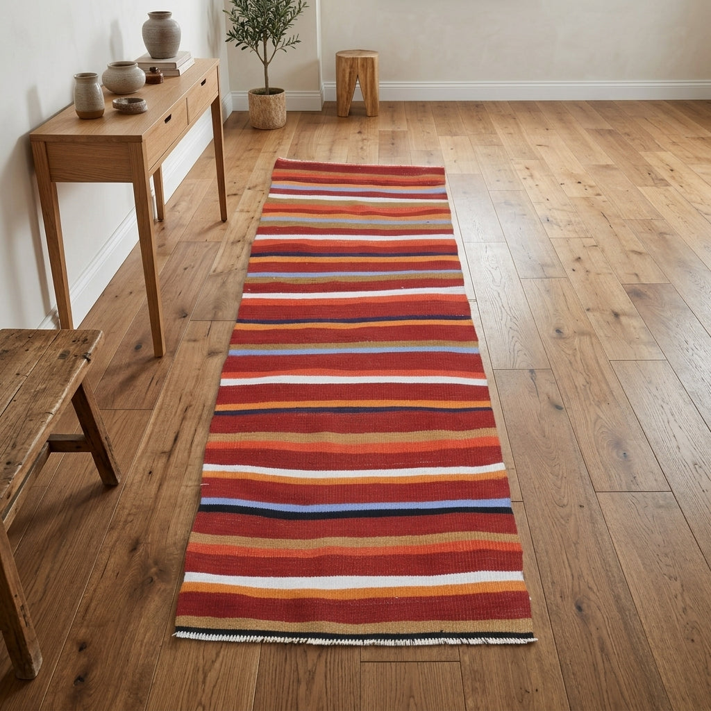 Oriental pattern on the Serapnaz vintage kilim runner rug – handwoven flatweave in Anatolia, Turkey
