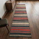 Oriental pattern on the Ravza vintage kilim runner rug – handwoven flatweave in Anatolia, Turkey