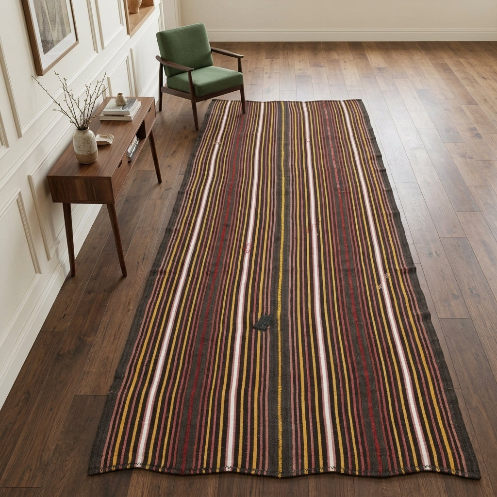Oriental pattern on the Pirene vintage kilim runner rug – handwoven flatweave in Anatolia, Turkey