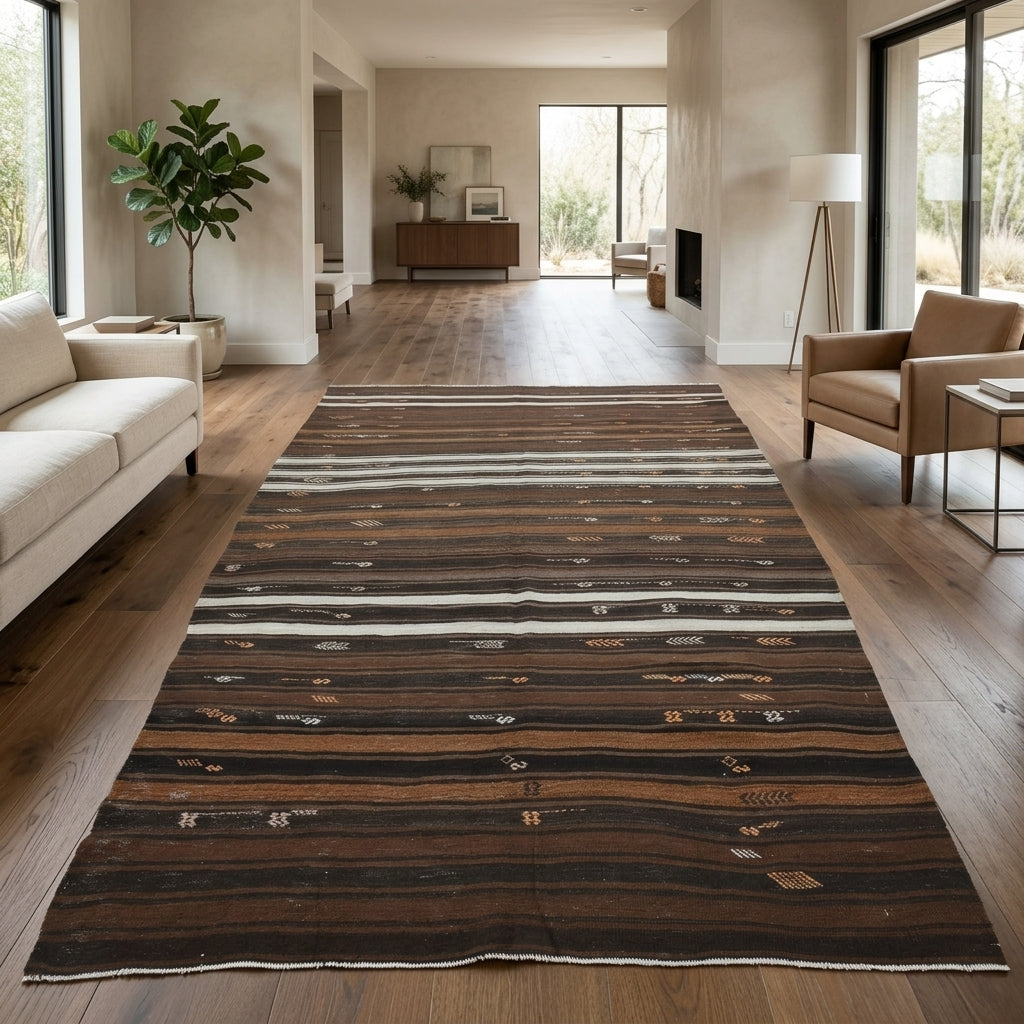 Striped pattern on the Adasever vintage kilim rug – handwoven flatweave in Anatolia, Turkey