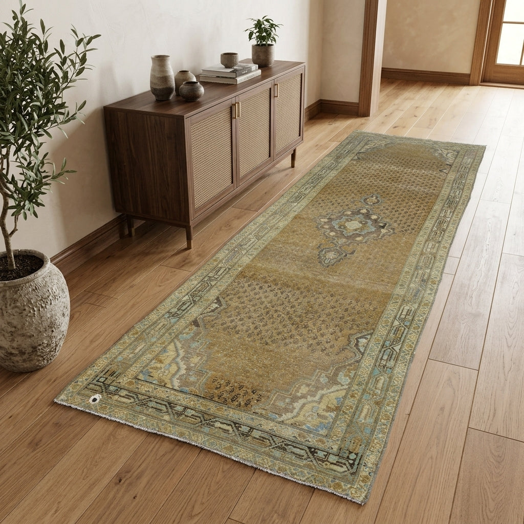 Oriental pattern on the Pinarefruz vintage runner rug – handmade in Anatolia, Turkey