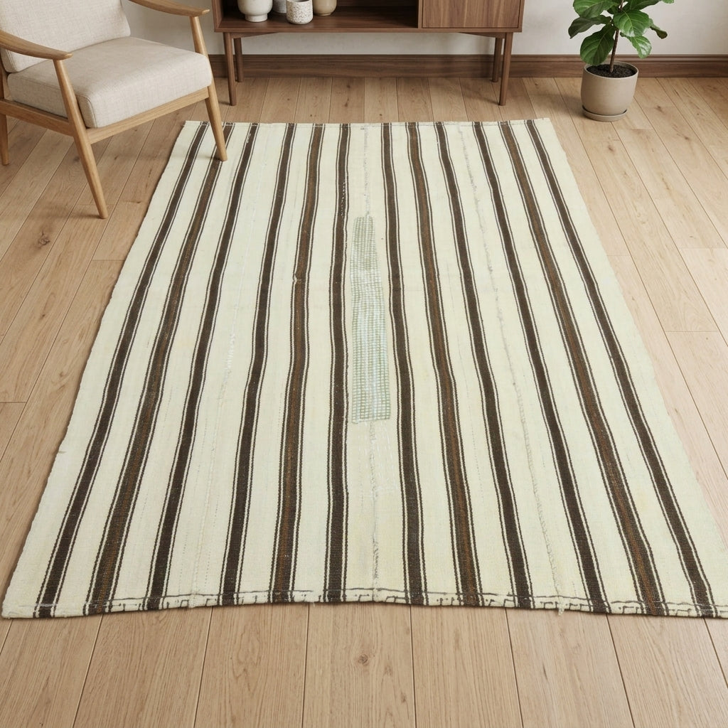 Oriental pattern on the Tiftiknur vintage kilim rug – handwoven flatweave in Anatolia, Turkey
